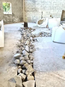 re empierrement tranchee gros cailloux avant nivellement